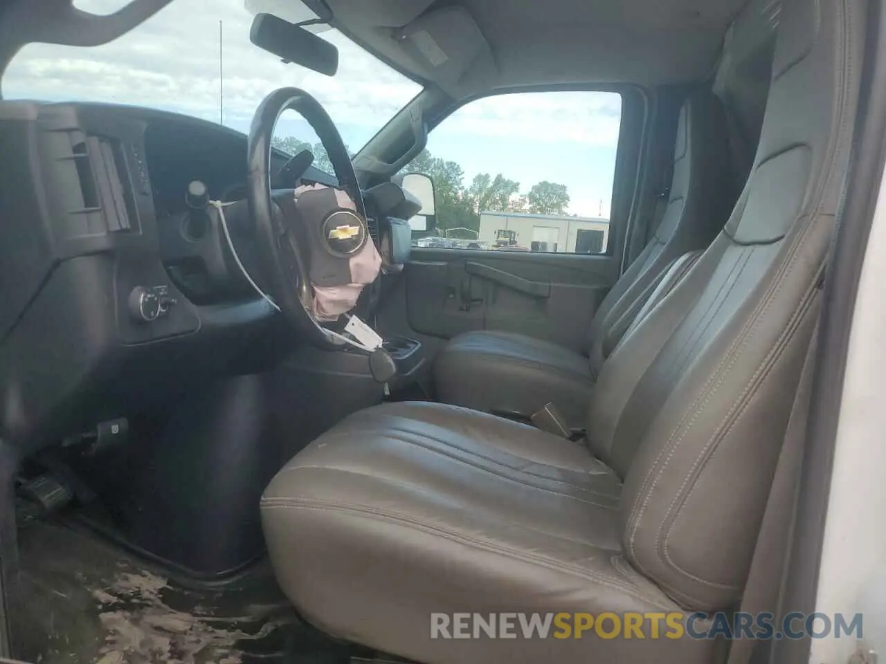 7 Photograph of a damaged car 1GCWGAFP1K1169683 CHEVROLET EXPRESS 2019