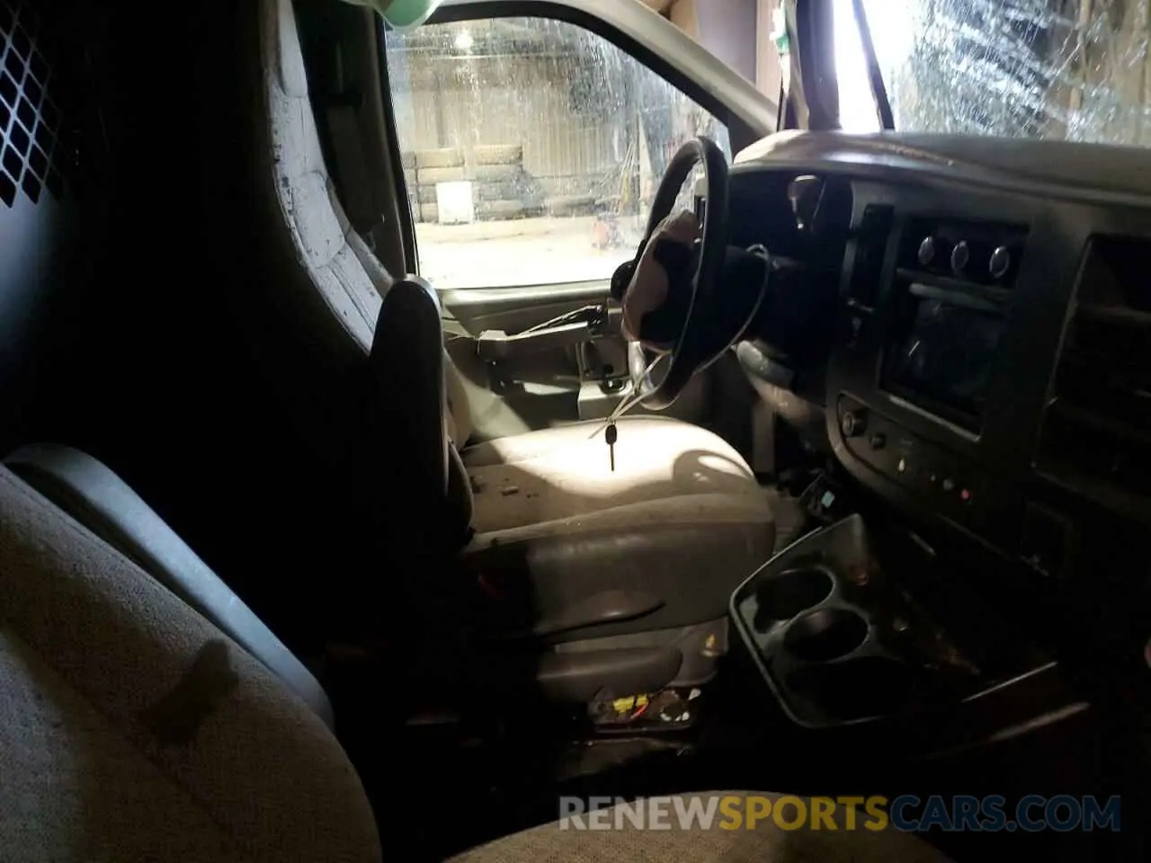 7 Photograph of a damaged car 1GCWGAFP1K1170896 CHEVROLET EXPRESS 2019