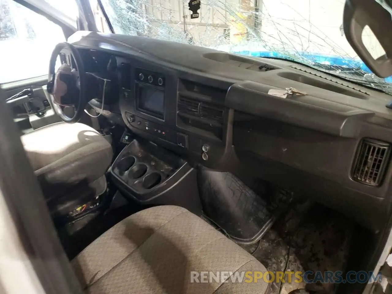 8 Photograph of a damaged car 1GCWGAFP1K1170896 CHEVROLET EXPRESS 2019