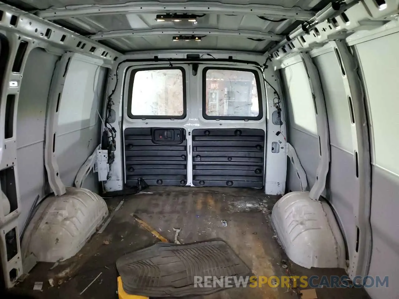 10 Photograph of a damaged car 1GCWGAFP4K1227186 CHEVROLET EXPRESS 2019
