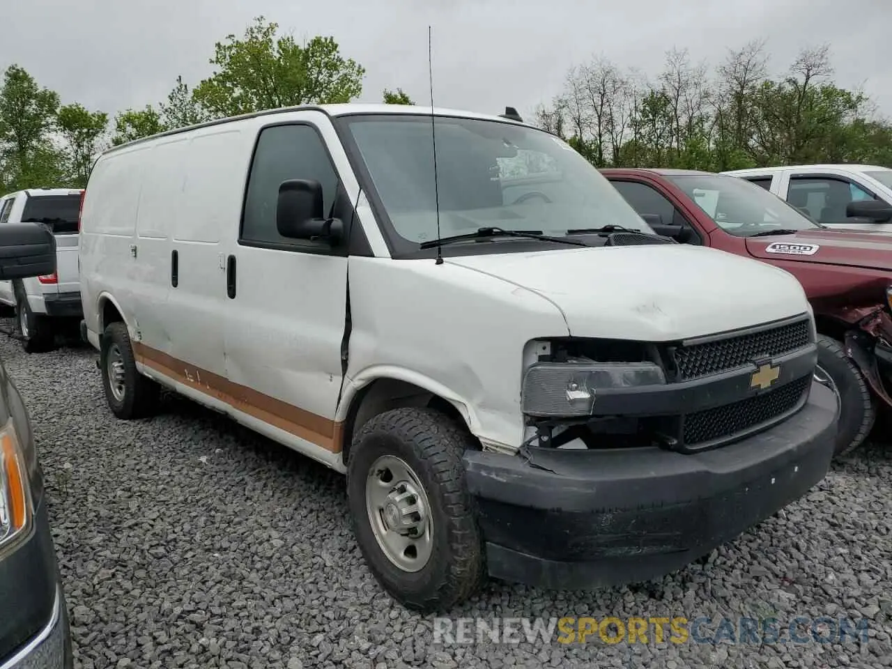 4 Photograph of a damaged car 1GCWGAFP4K1227186 CHEVROLET EXPRESS 2019