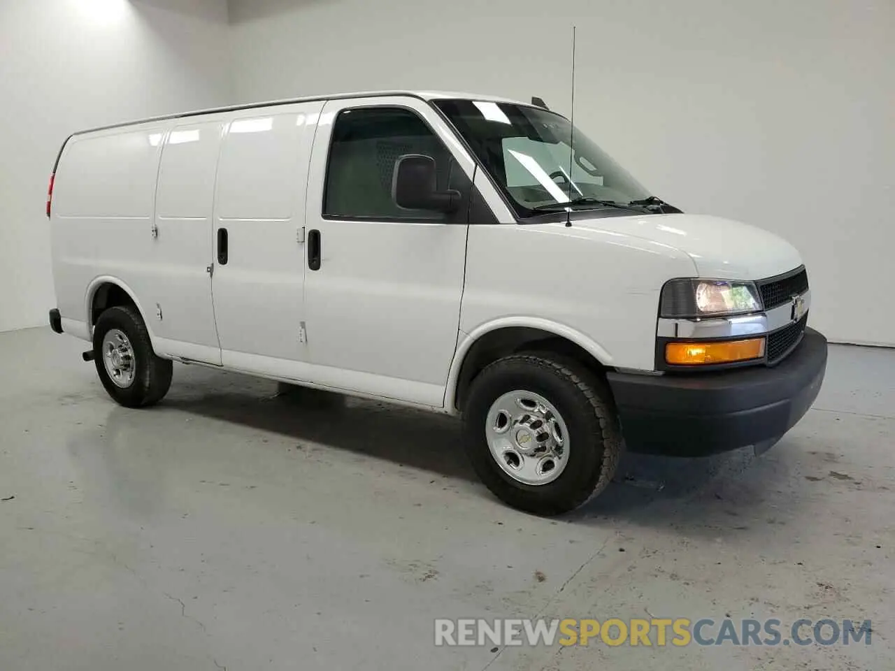 4 Photograph of a damaged car 1GCWGAFP5K1209330 CHEVROLET EXPRESS 2019