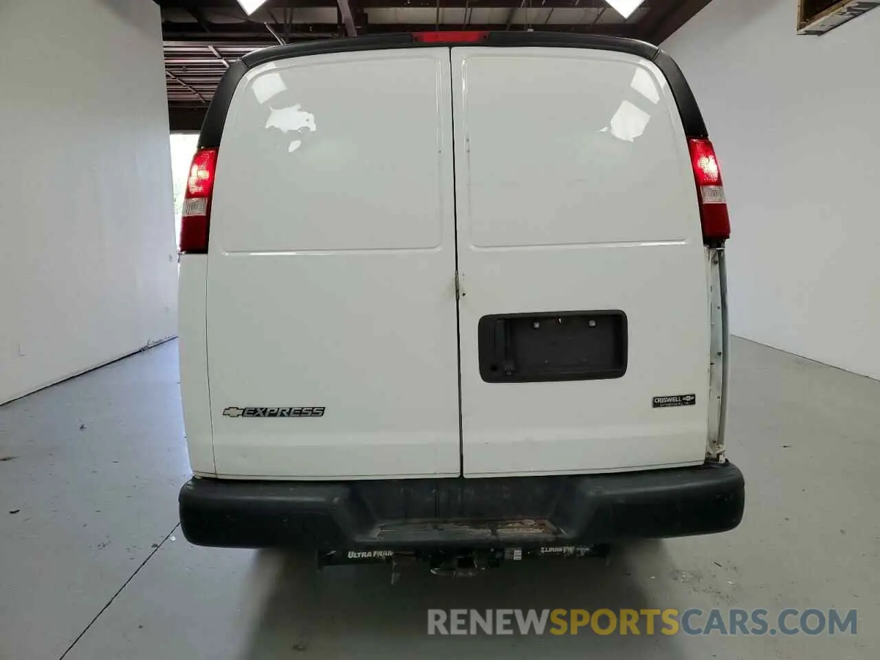 6 Photograph of a damaged car 1GCWGAFP5K1209330 CHEVROLET EXPRESS 2019