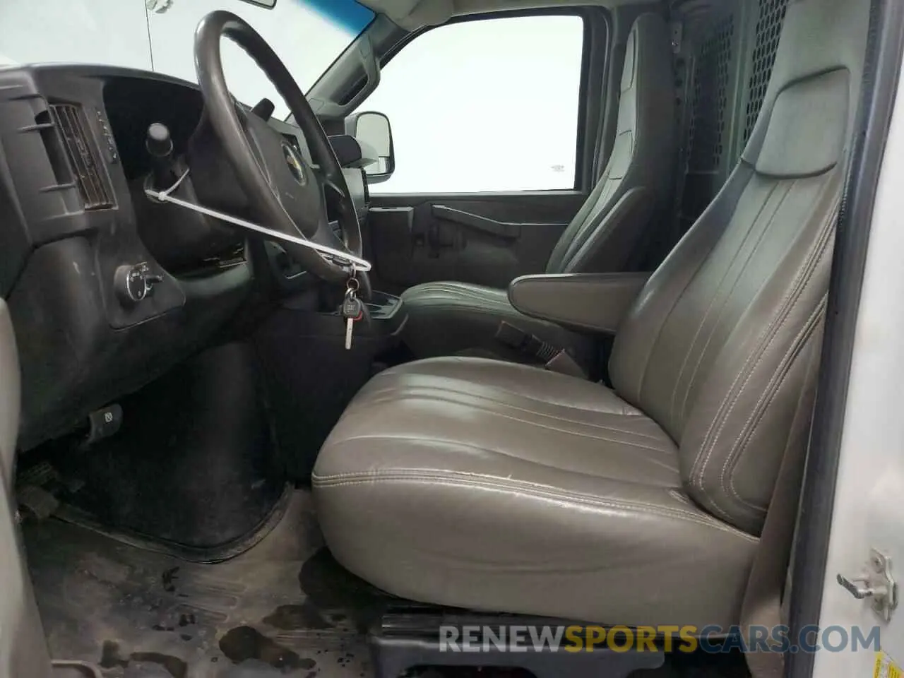 7 Photograph of a damaged car 1GCWGAFP5K1209330 CHEVROLET EXPRESS 2019