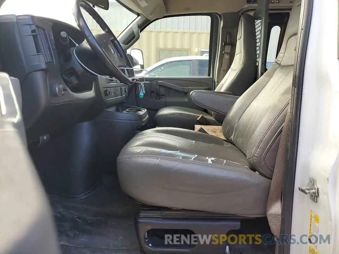 7 Photograph of a damaged car 1GCWGAFP8K1237252 CHEVROLET EXPRESS 2019