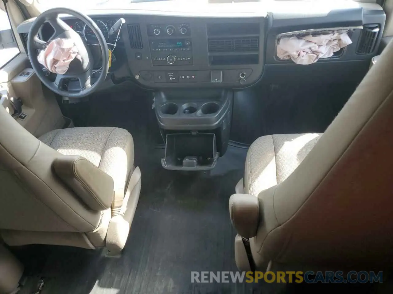 8 Photograph of a damaged car 1GCWGBFG1K1154171 CHEVROLET EXPRESS 2019