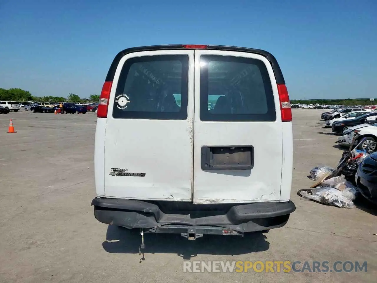 6 Photograph of a damaged car 1GCWGBFP4K1164337 CHEVROLET EXPRESS 2019