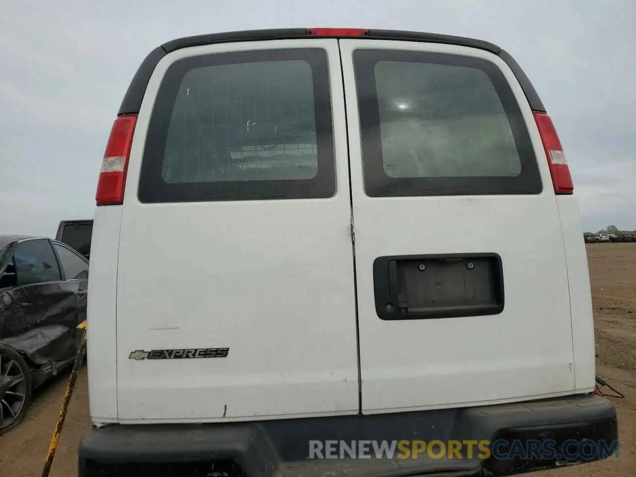 6 Photograph of a damaged car 1GCWGBFP8K1155558 CHEVROLET EXPRESS 2019