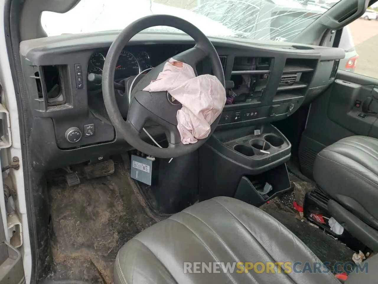 8 Photograph of a damaged car 1GCWGBFP8K1155558 CHEVROLET EXPRESS 2019