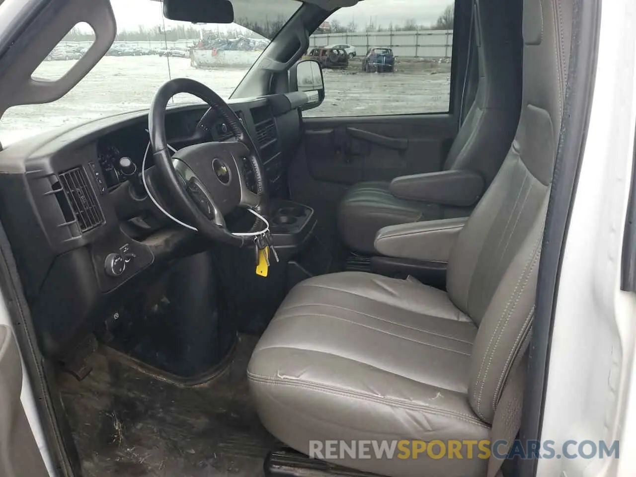 7 Photograph of a damaged car 1GCZGGFGXK1298652 CHEVROLET EXPRESS 2019