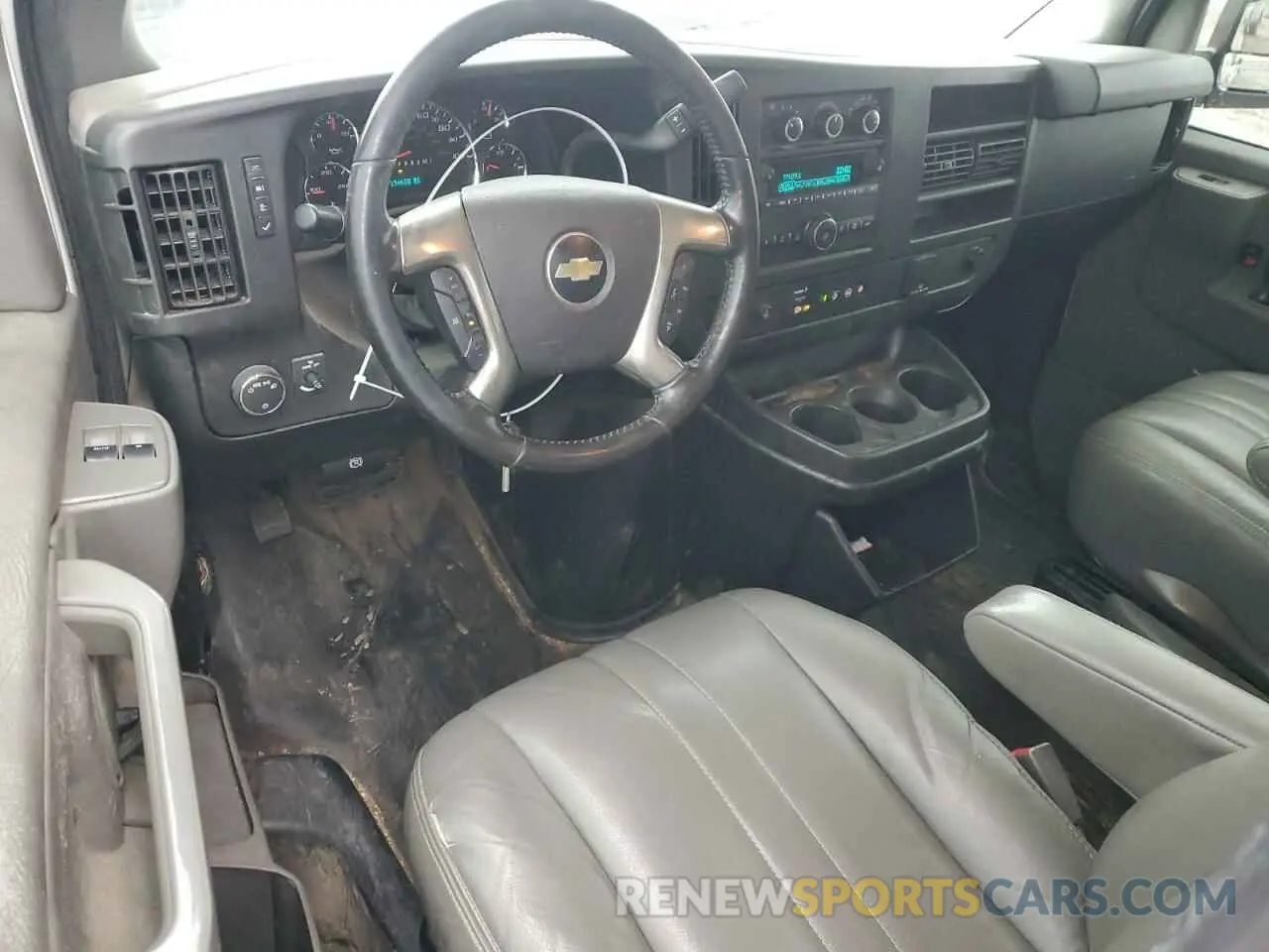 8 Photograph of a damaged car 1GCZGGFGXK1298652 CHEVROLET EXPRESS 2019