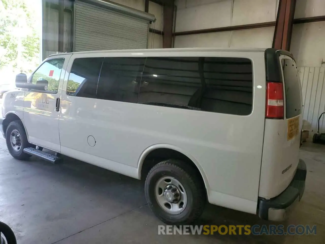 2 Photograph of a damaged car 1GAWGFFP0L1269040 CHEVROLET EXPRESS 2020