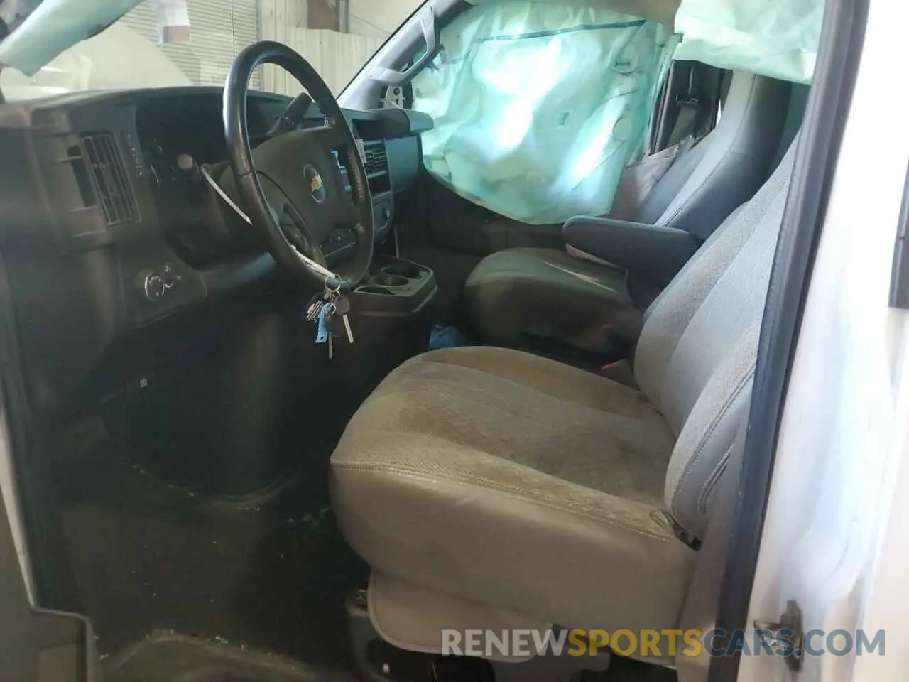 7 Photograph of a damaged car 1GAWGFFP0L1269040 CHEVROLET EXPRESS 2020