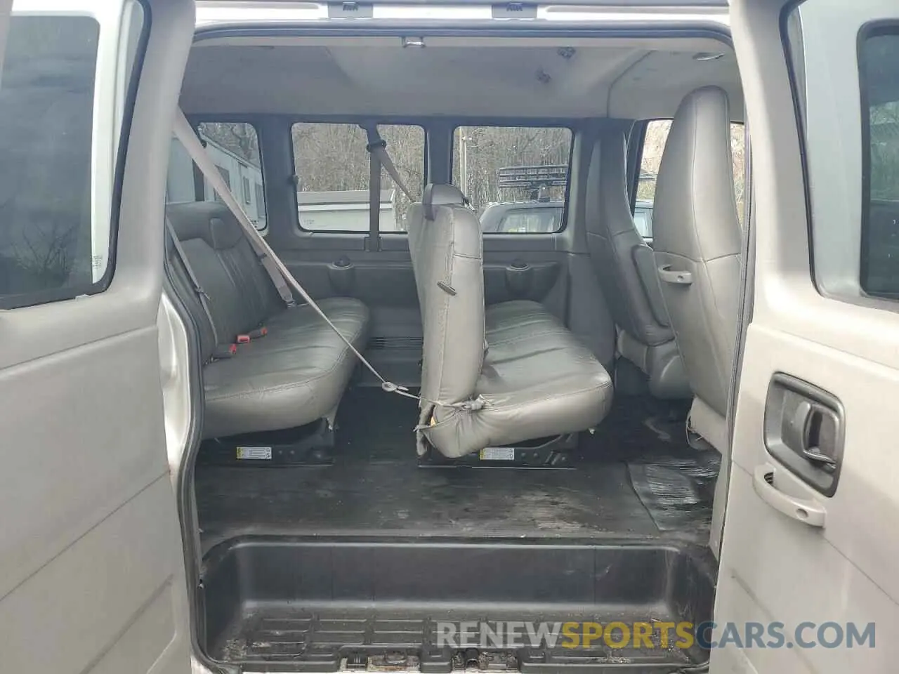 11 Photograph of a damaged car 1GAZGNFG5L1268053 CHEVROLET EXPRESS 2020