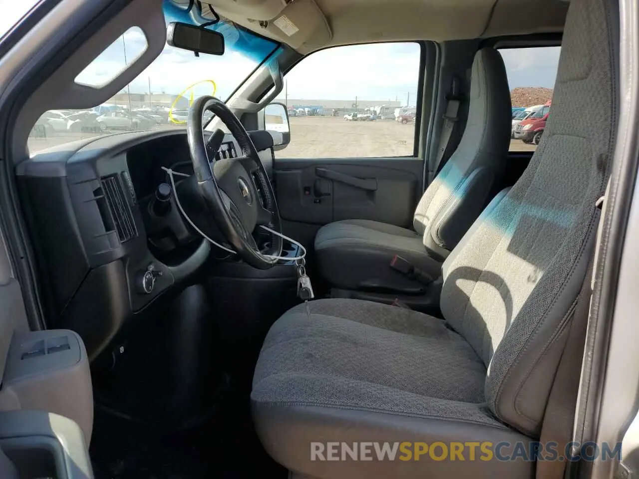 7 Photograph of a damaged car 1GAZGNFP5L1268456 CHEVROLET EXPRESS 2020