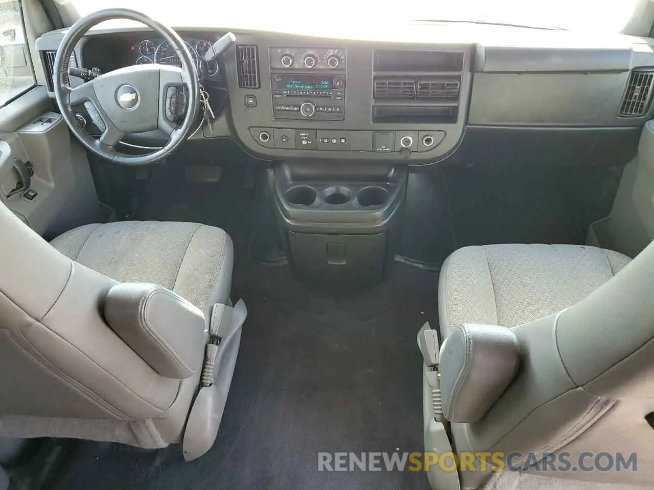 8 Photograph of a damaged car 1GAZGNFP5L1268456 CHEVROLET EXPRESS 2020
