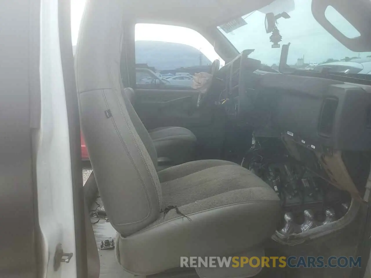 10 Photograph of a damaged car 1GB3GRFG1L1254739 CHEVROLET EXPRESS 2020
