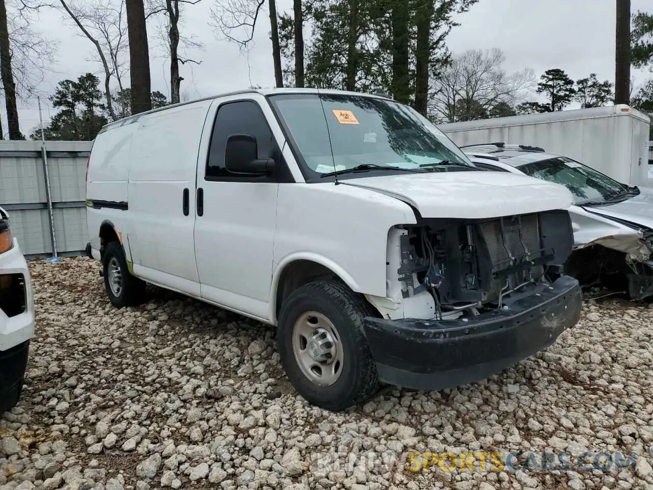 4 Photograph of a damaged car 1GCWGAFG3L1265011 CHEVROLET EXPRESS 2020