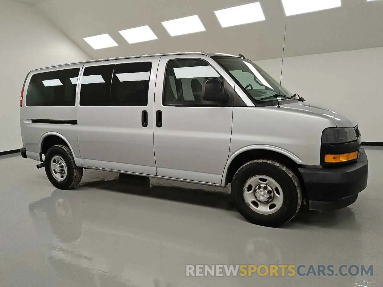 4 Photograph of a damaged car 1GCWGAFG7L1242881 CHEVROLET EXPRESS 2020