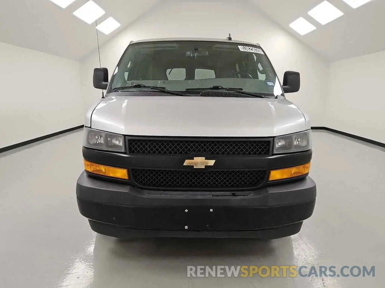 5 Photograph of a damaged car 1GCWGAFG7L1242881 CHEVROLET EXPRESS 2020