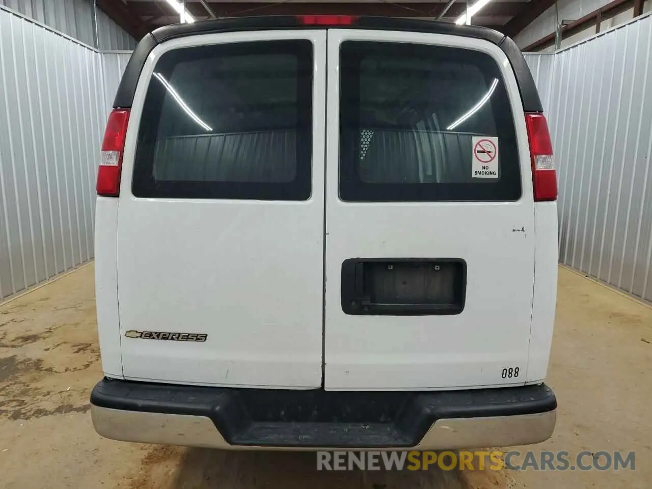 6 Photograph of a damaged car 1GCWGAFG8L1203183 CHEVROLET EXPRESS 2020