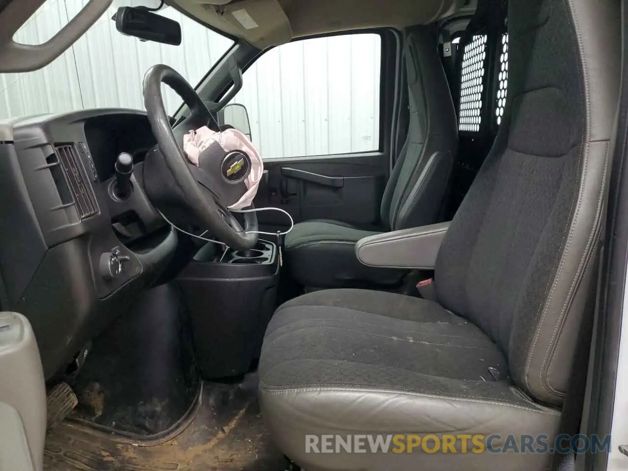 7 Photograph of a damaged car 1GCWGAFG8L1203183 CHEVROLET EXPRESS 2020