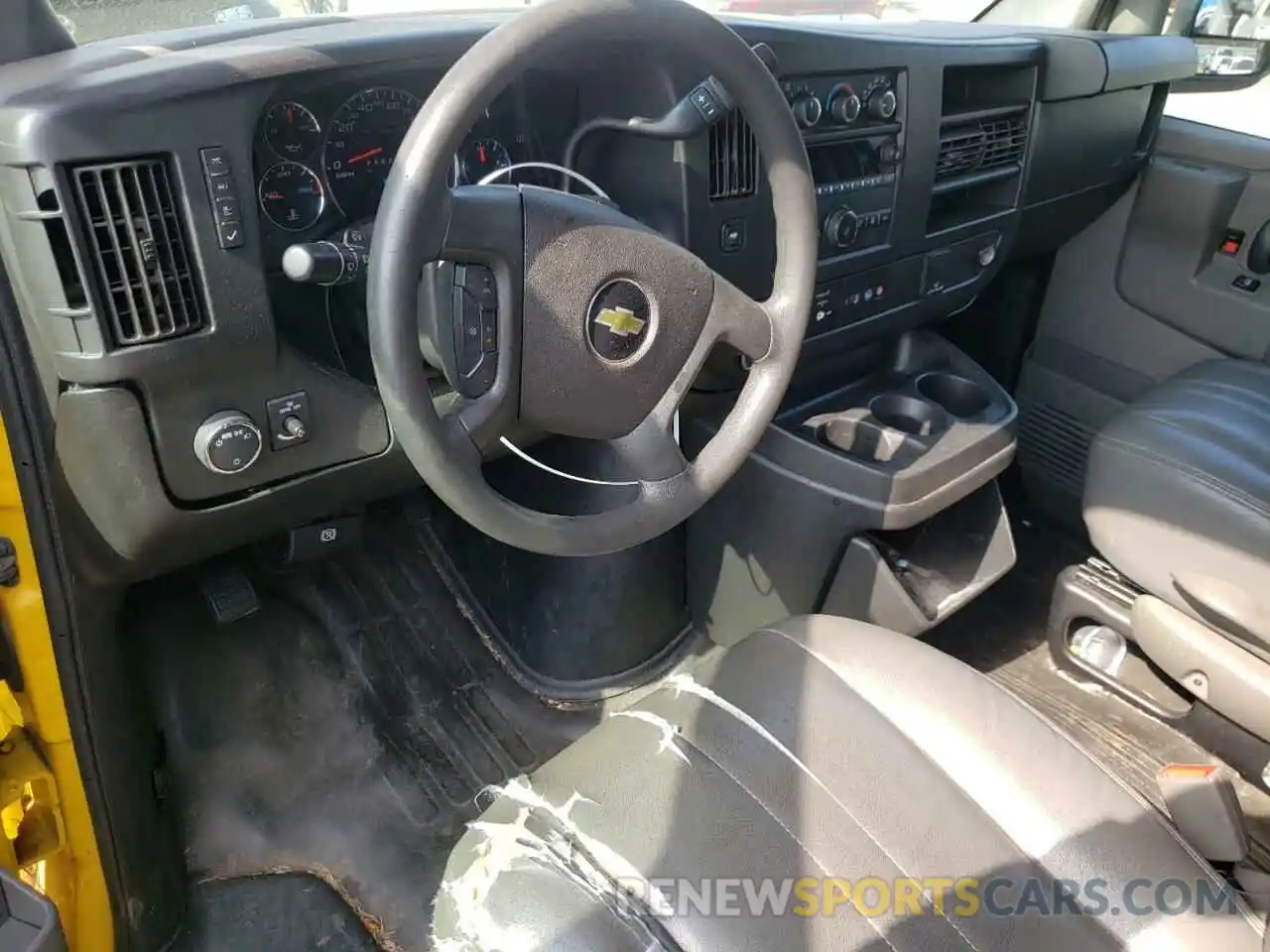 8 Photograph of a damaged car 1GCWGAFP3L1226712 CHEVROLET EXPRESS 2020