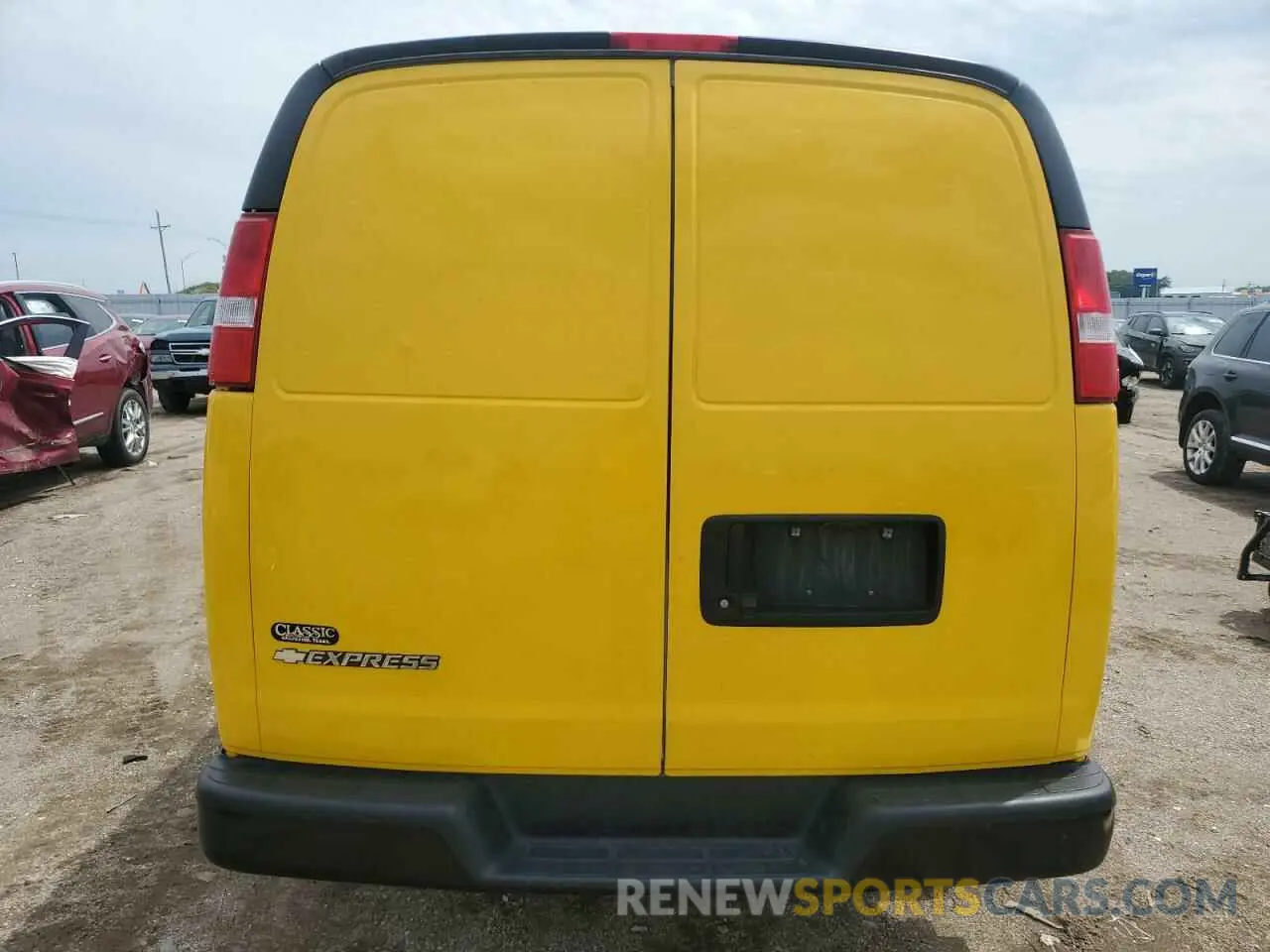 6 Photograph of a damaged car 1GCWGAFP3L1271813 CHEVROLET EXPRESS 2020