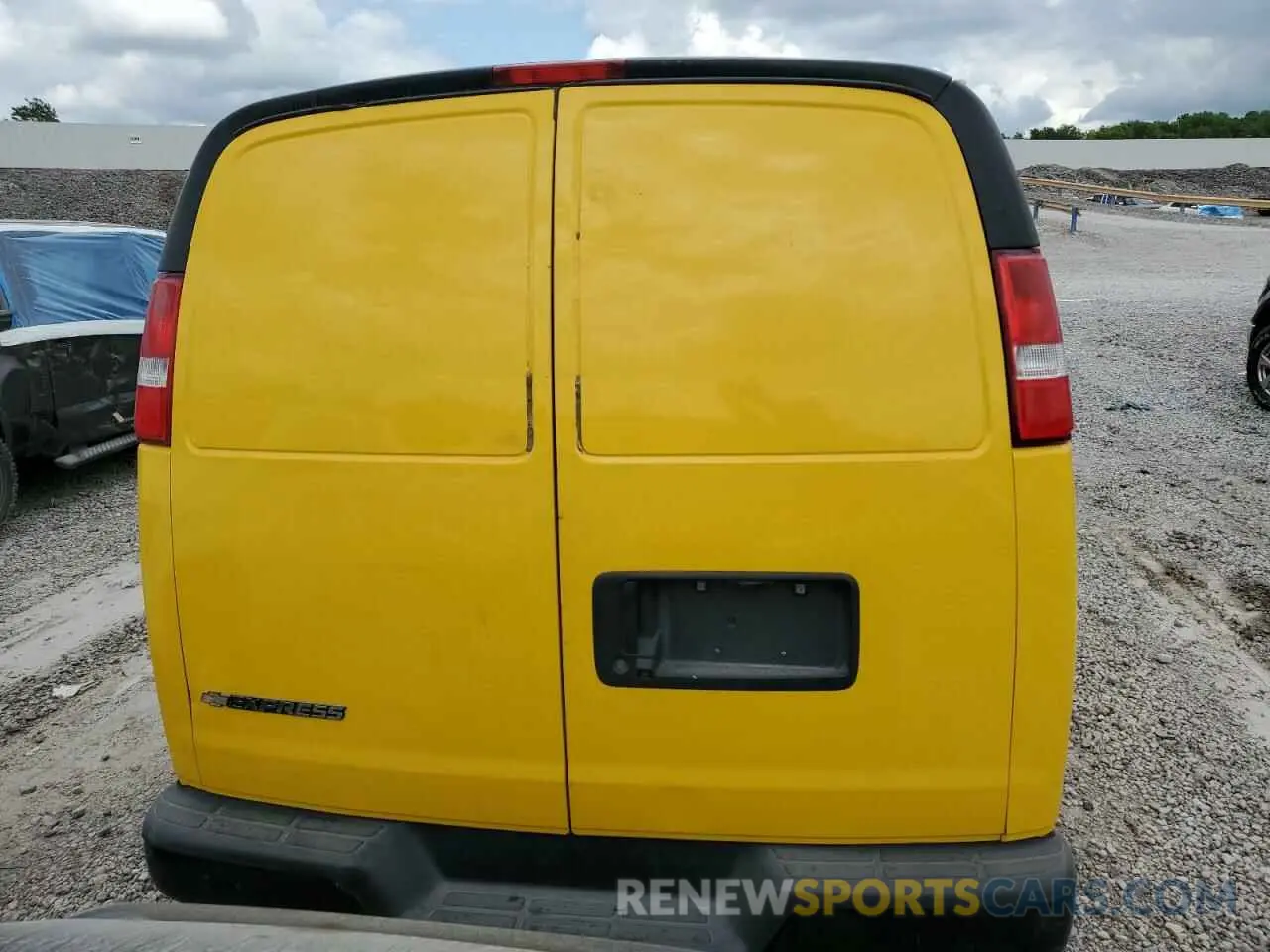 6 Photograph of a damaged car 1GCWGAFP5L1159031 CHEVROLET EXPRESS 2020