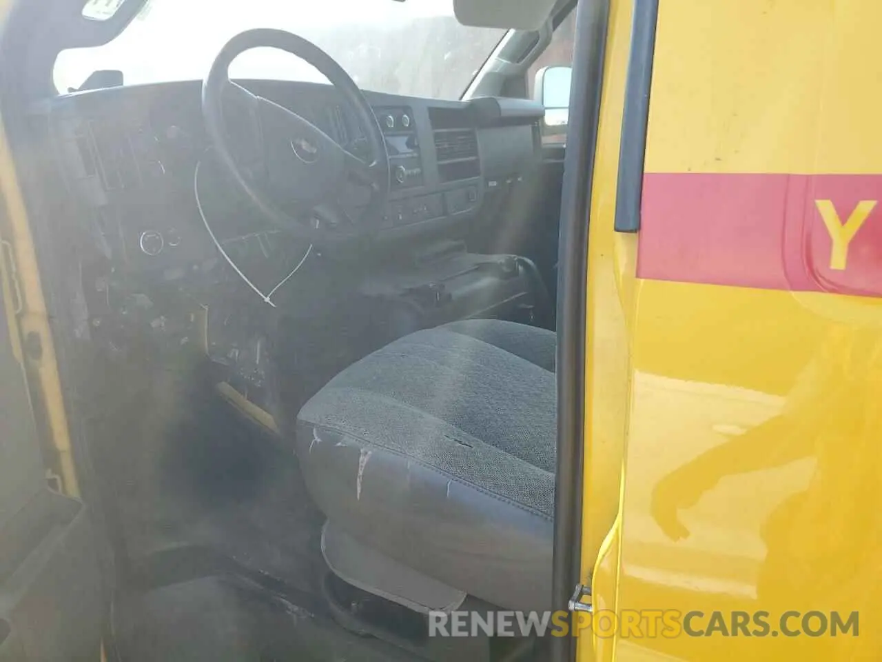 7 Photograph of a damaged car 1GCWGAFP5L1159031 CHEVROLET EXPRESS 2020