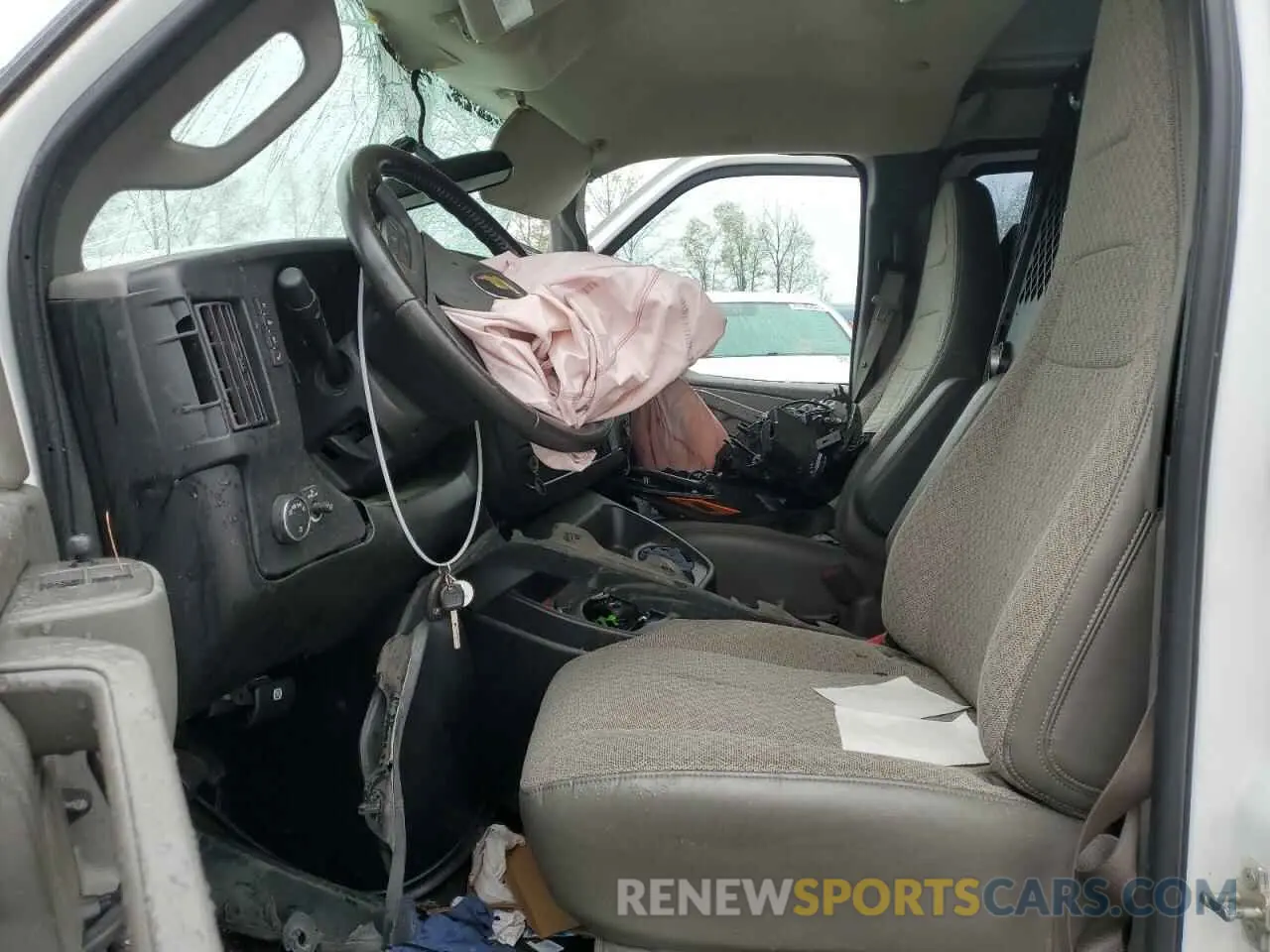 7 Photograph of a damaged car 1GCWGAFP7L1271104 CHEVROLET EXPRESS 2020