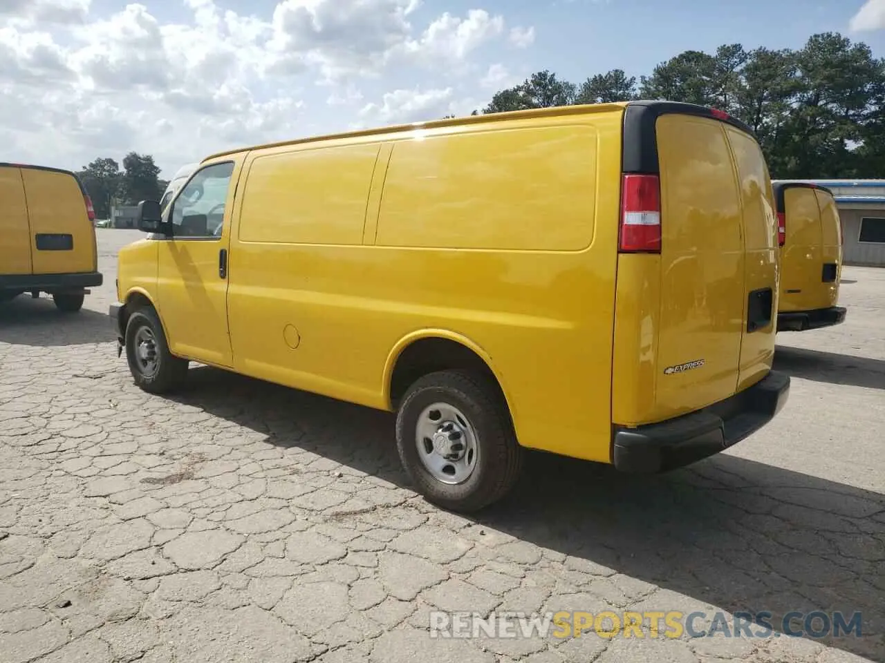 2 Photograph of a damaged car 1GCWGAFPXL1130592 CHEVROLET EXPRESS 2020