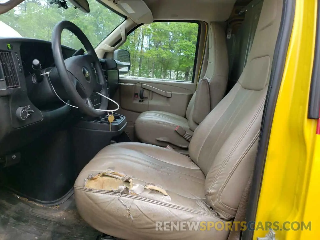 7 Photograph of a damaged car 1GCWGAFPXL1130592 CHEVROLET EXPRESS 2020
