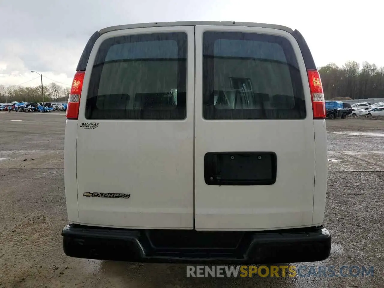 6 Photograph of a damaged car 1GCWGBFB5L1153692 CHEVROLET EXPRESS 2020