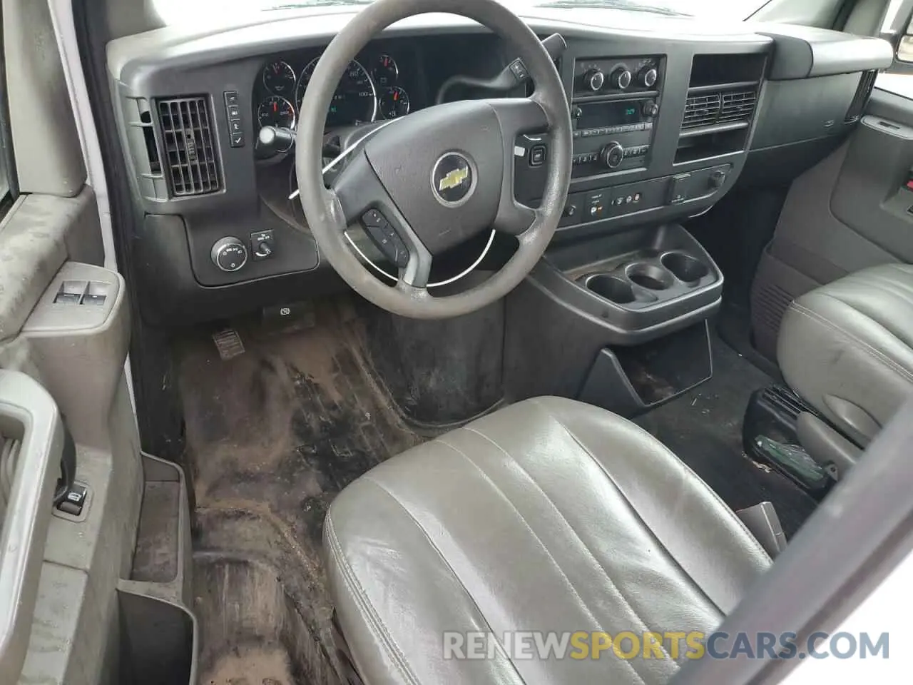 8 Photograph of a damaged car 1GCWGBFB5L1153692 CHEVROLET EXPRESS 2020