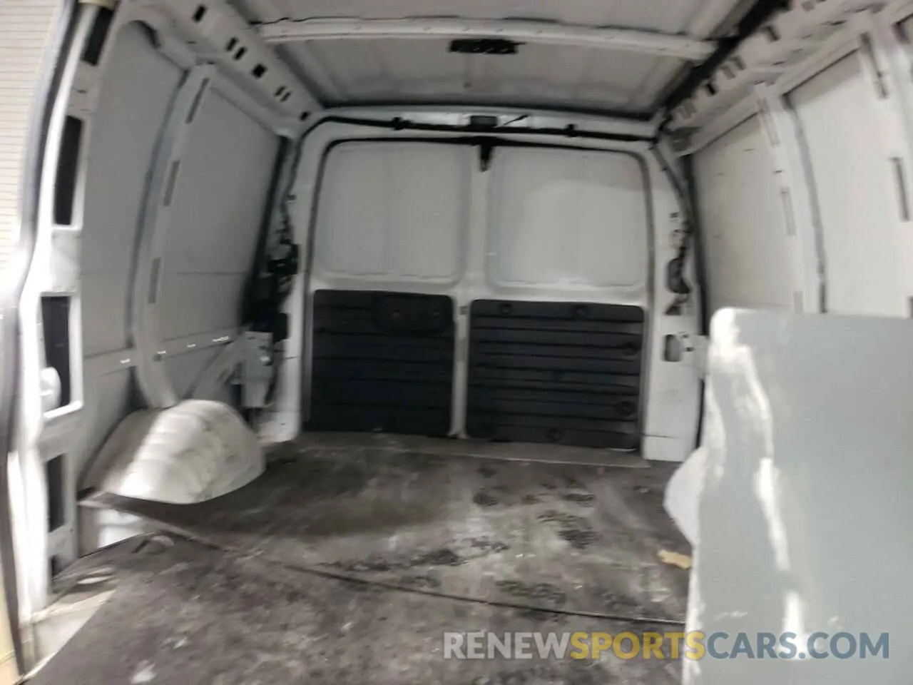 10 Photograph of a damaged car 1GCZGGFP7L1207127 CHEVROLET EXPRESS 2020