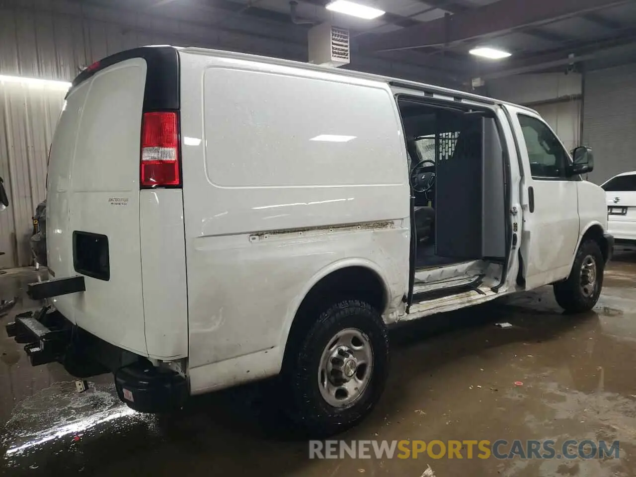 3 Photograph of a damaged car 1GCZGGFP7L1207127 CHEVROLET EXPRESS 2020