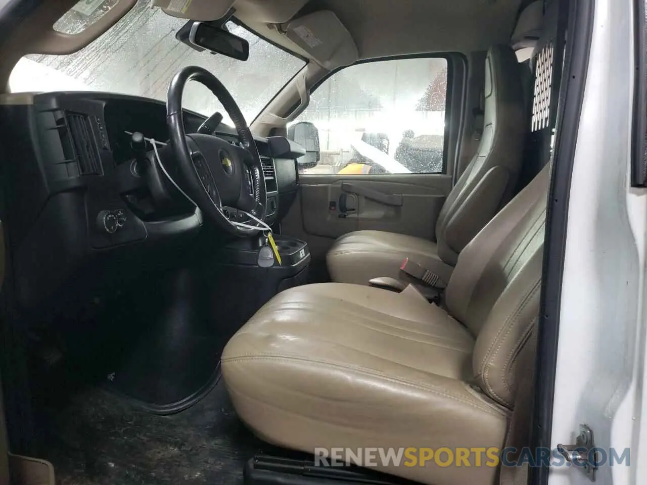 7 Photograph of a damaged car 1GCZGGFP7L1207127 CHEVROLET EXPRESS 2020