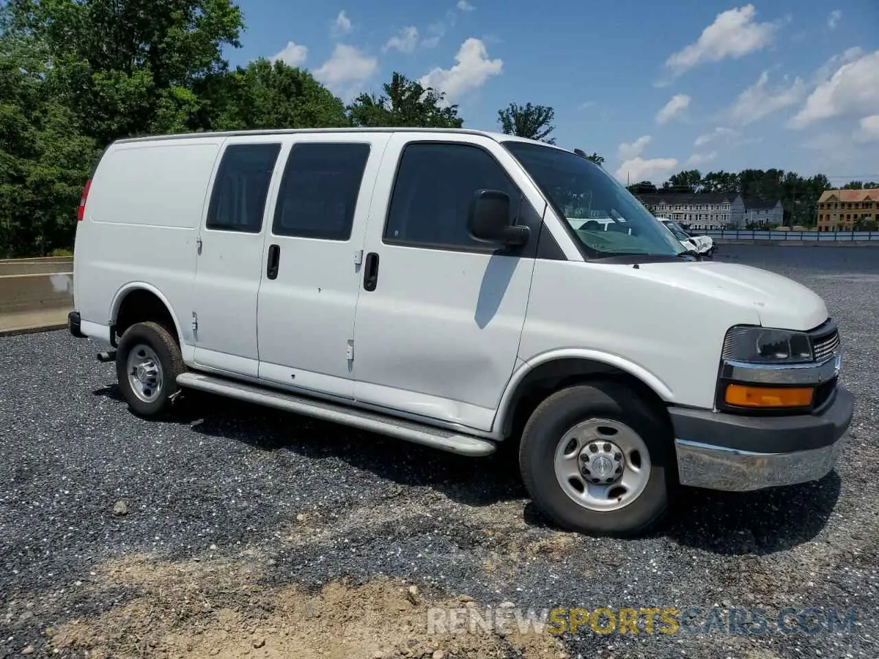 4 Photograph of a damaged car 1GCWGAF73M1226274 CHEVROLET EXPRESS 2021