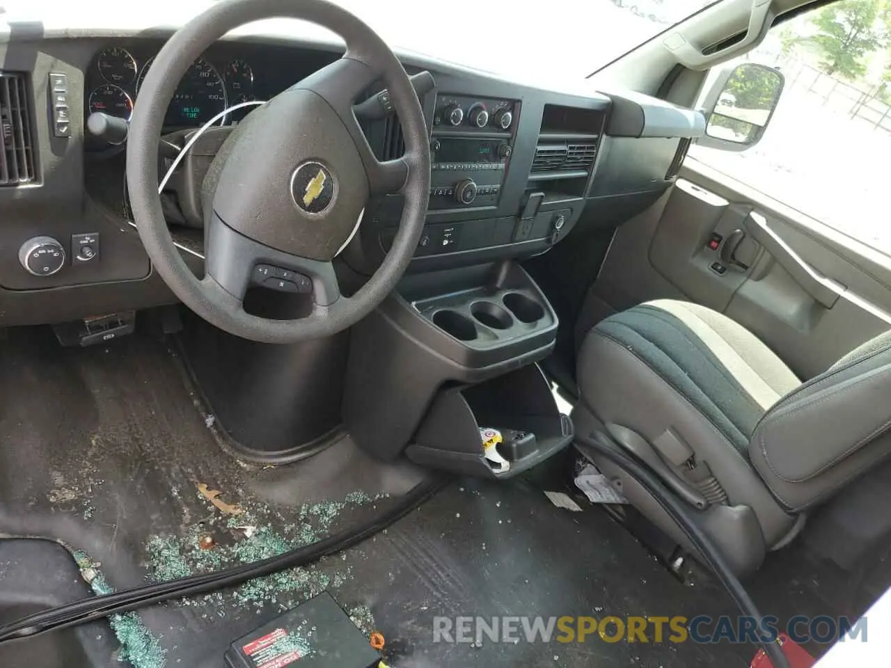 8 Photograph of a damaged car 1GCWGAF73M1226274 CHEVROLET EXPRESS 2021
