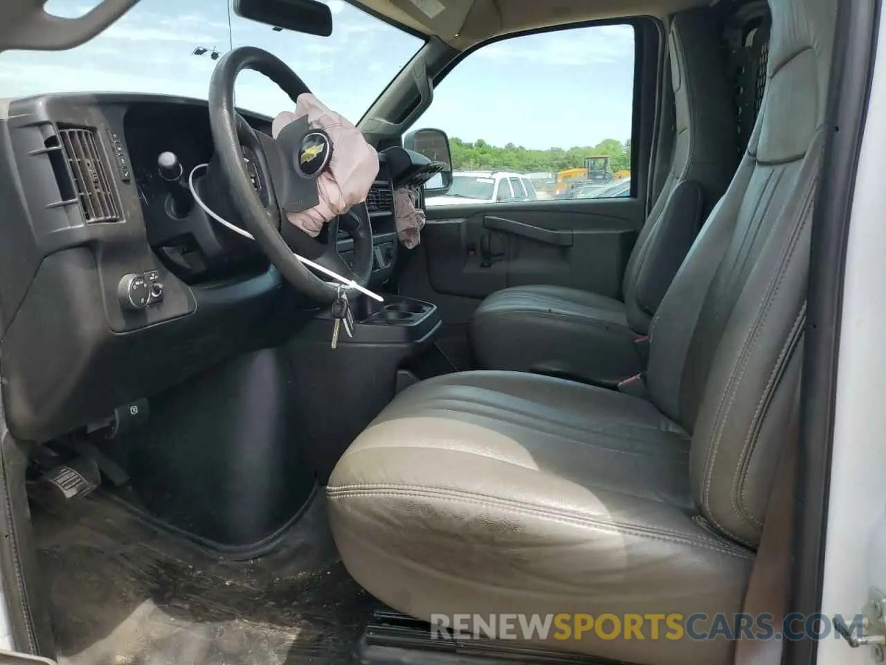 7 Photograph of a damaged car 1GCWGAF74M1156218 CHEVROLET EXPRESS 2021