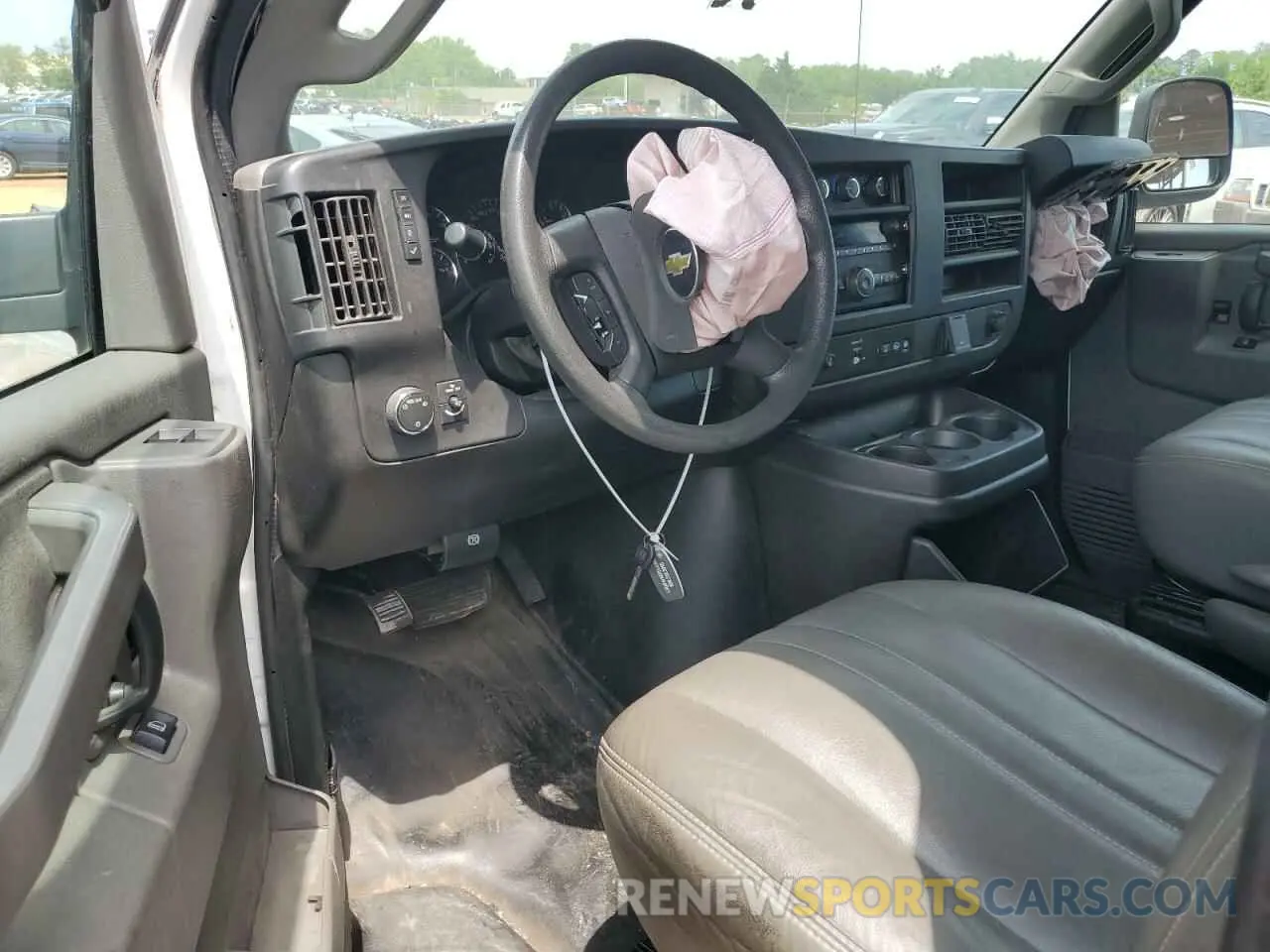 8 Photograph of a damaged car 1GCWGAF74M1156218 CHEVROLET EXPRESS 2021