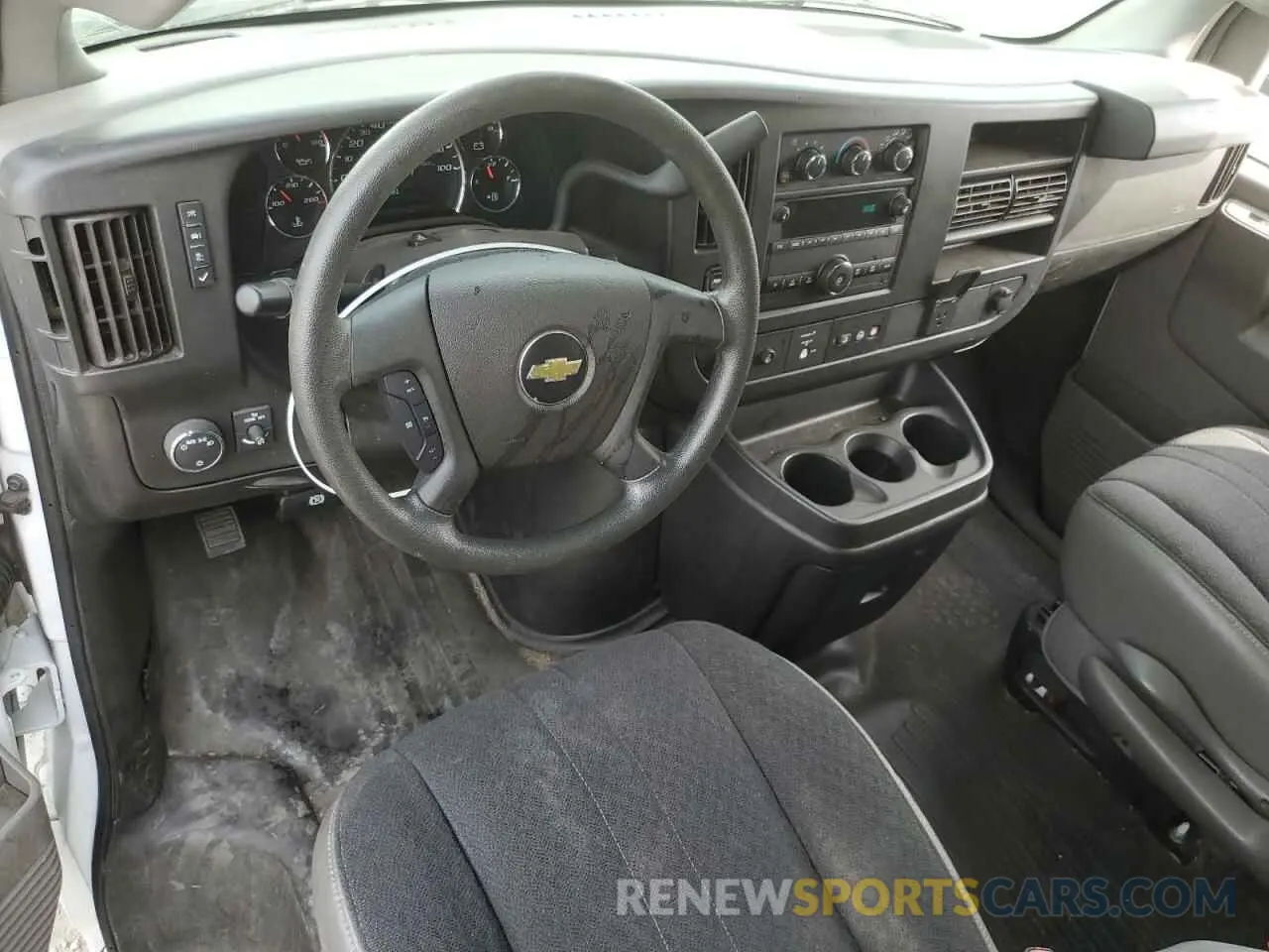 8 Photograph of a damaged car 1GCWGAF78M1259125 CHEVROLET EXPRESS 2021
