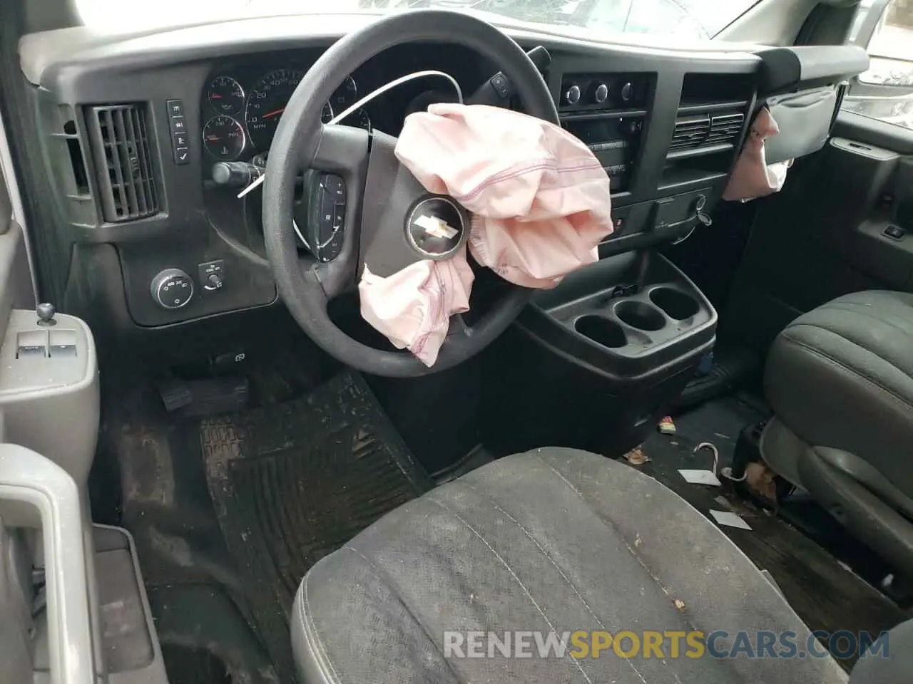 8 Photograph of a damaged car 1GCWGAFP1M1218139 CHEVROLET EXPRESS 2021