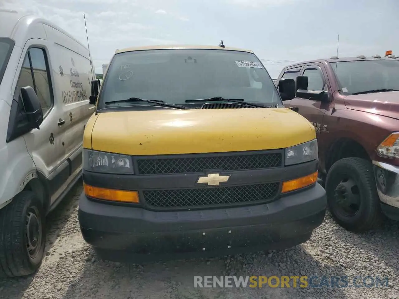 5 Photograph of a damaged car 1GCWGAFP2M1175043 CHEVROLET EXPRESS 2021