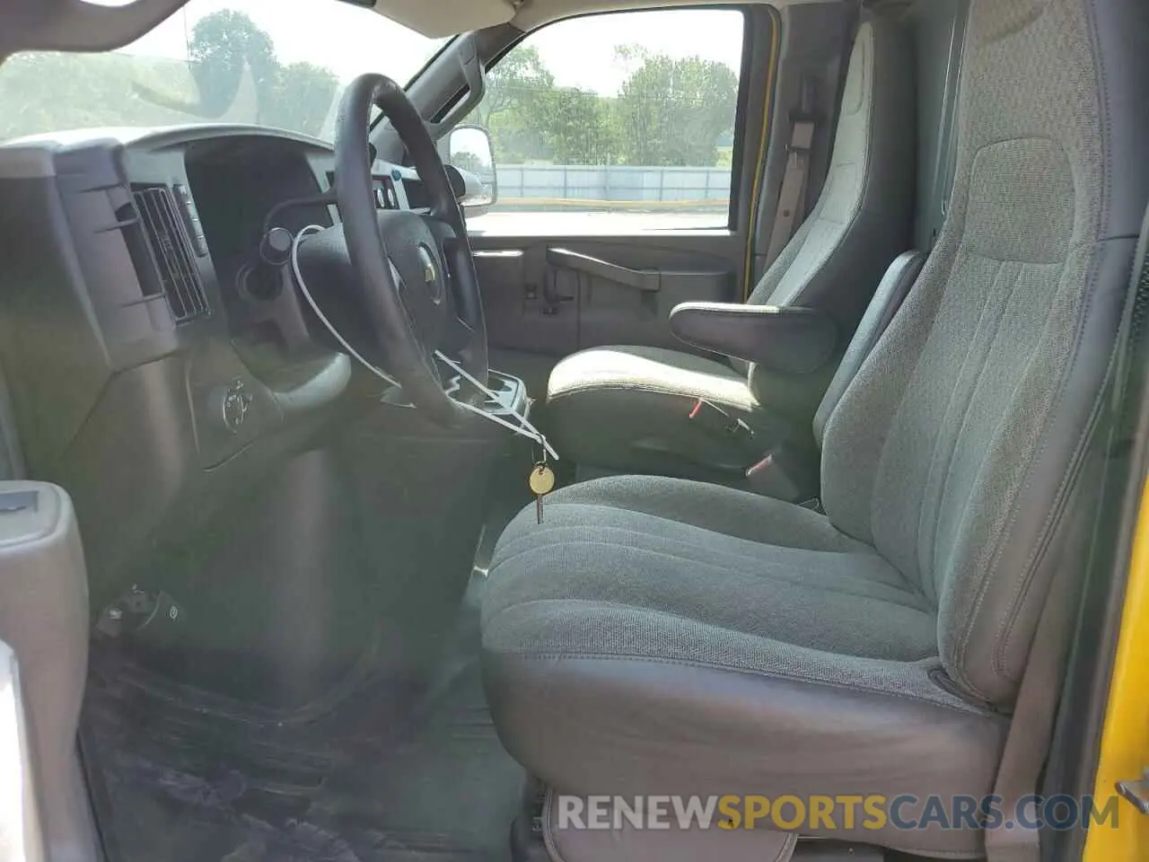 7 Photograph of a damaged car 1GCWGAFP2M1175043 CHEVROLET EXPRESS 2021