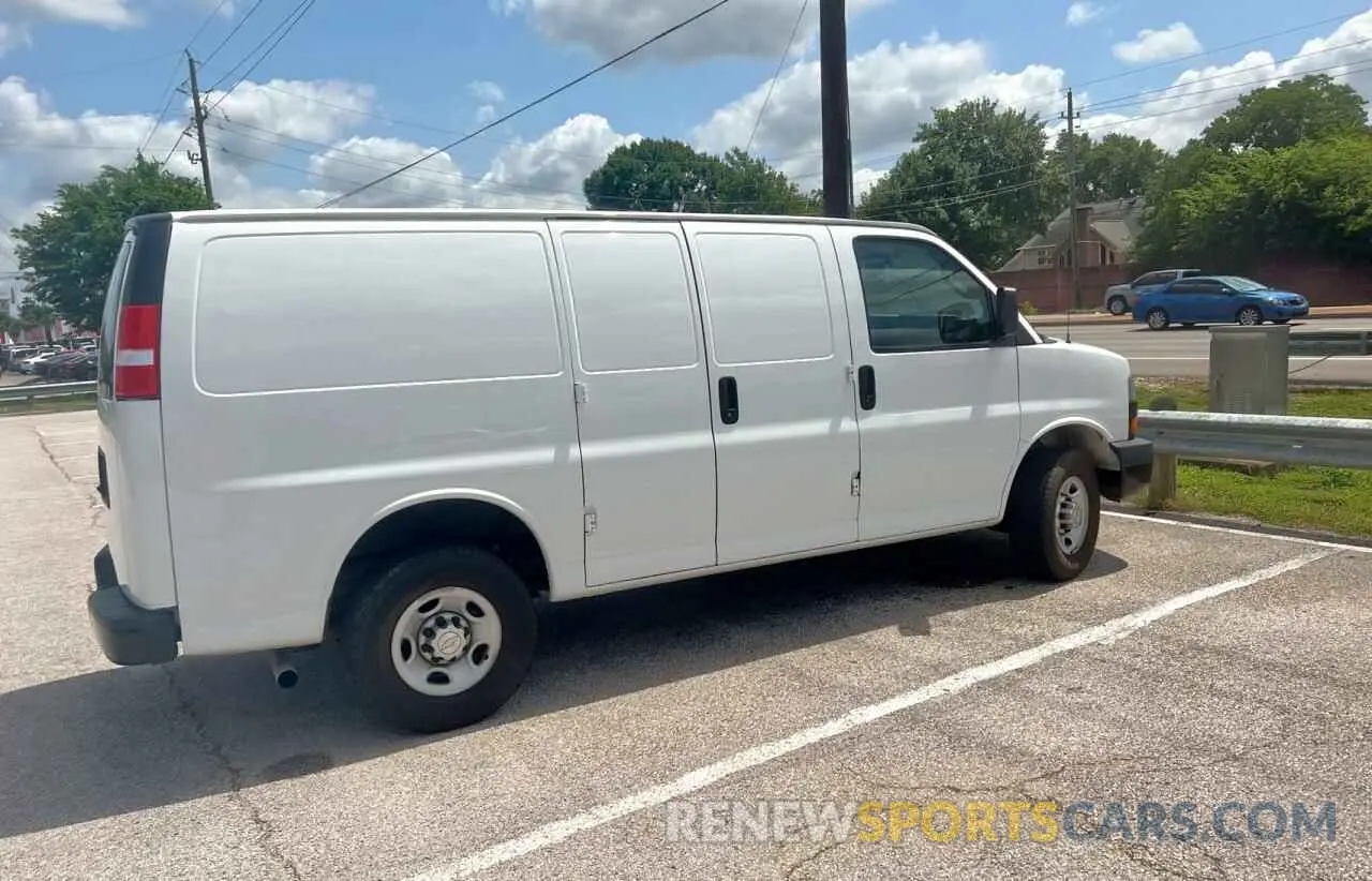 4 Photograph of a damaged car 1GCWGAFP2M1267284 CHEVROLET EXPRESS 2021
