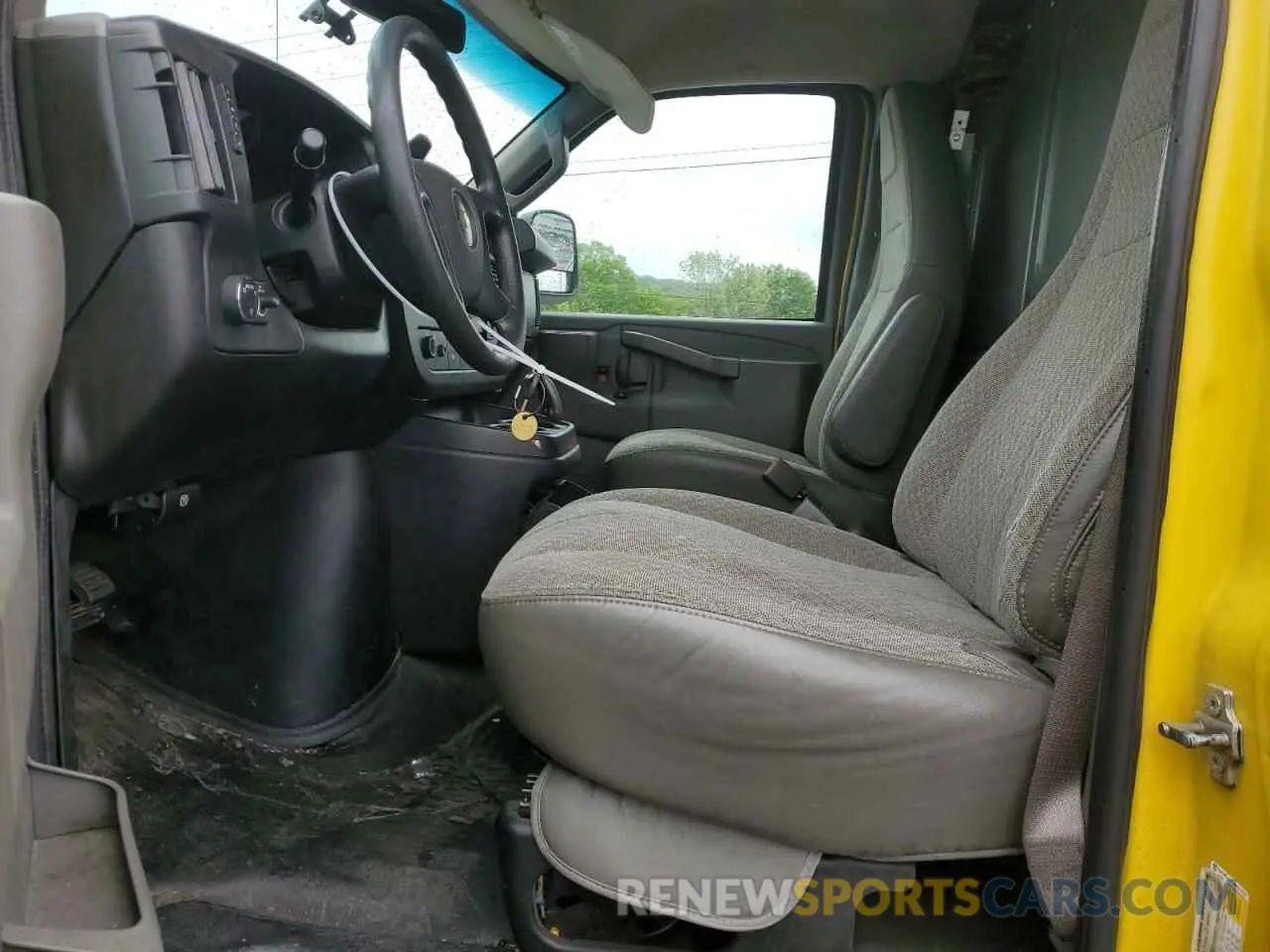 7 Photograph of a damaged car 1GCWGAFP4M1173729 CHEVROLET EXPRESS 2021