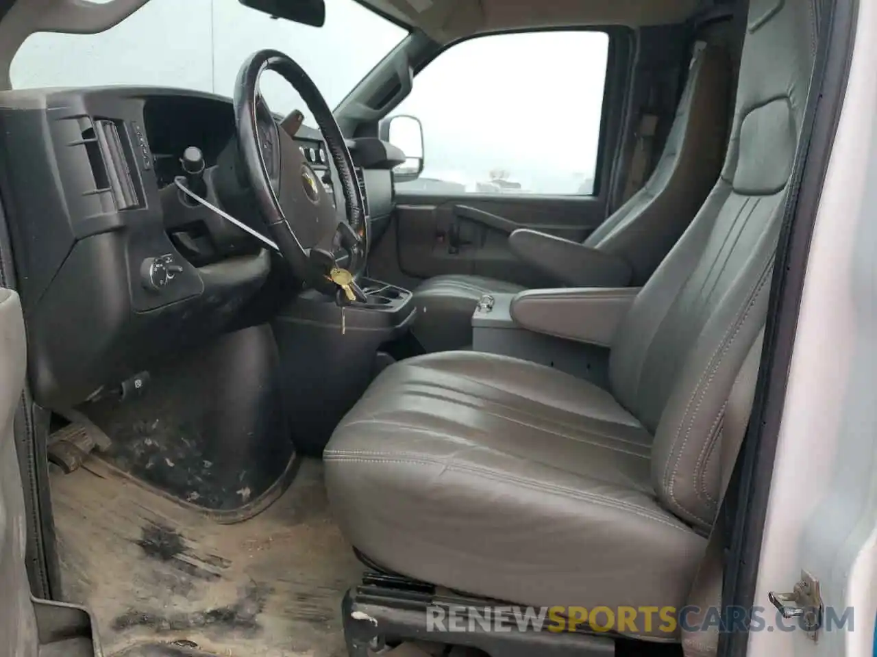 7 Photograph of a damaged car 1GCWGAFP5M1200324 CHEVROLET EXPRESS 2021