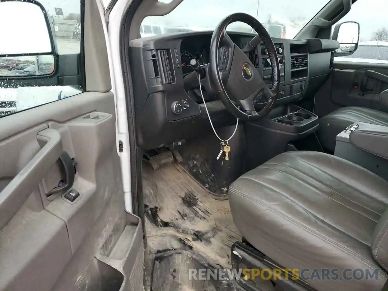 8 Photograph of a damaged car 1GCWGAFP5M1200324 CHEVROLET EXPRESS 2021